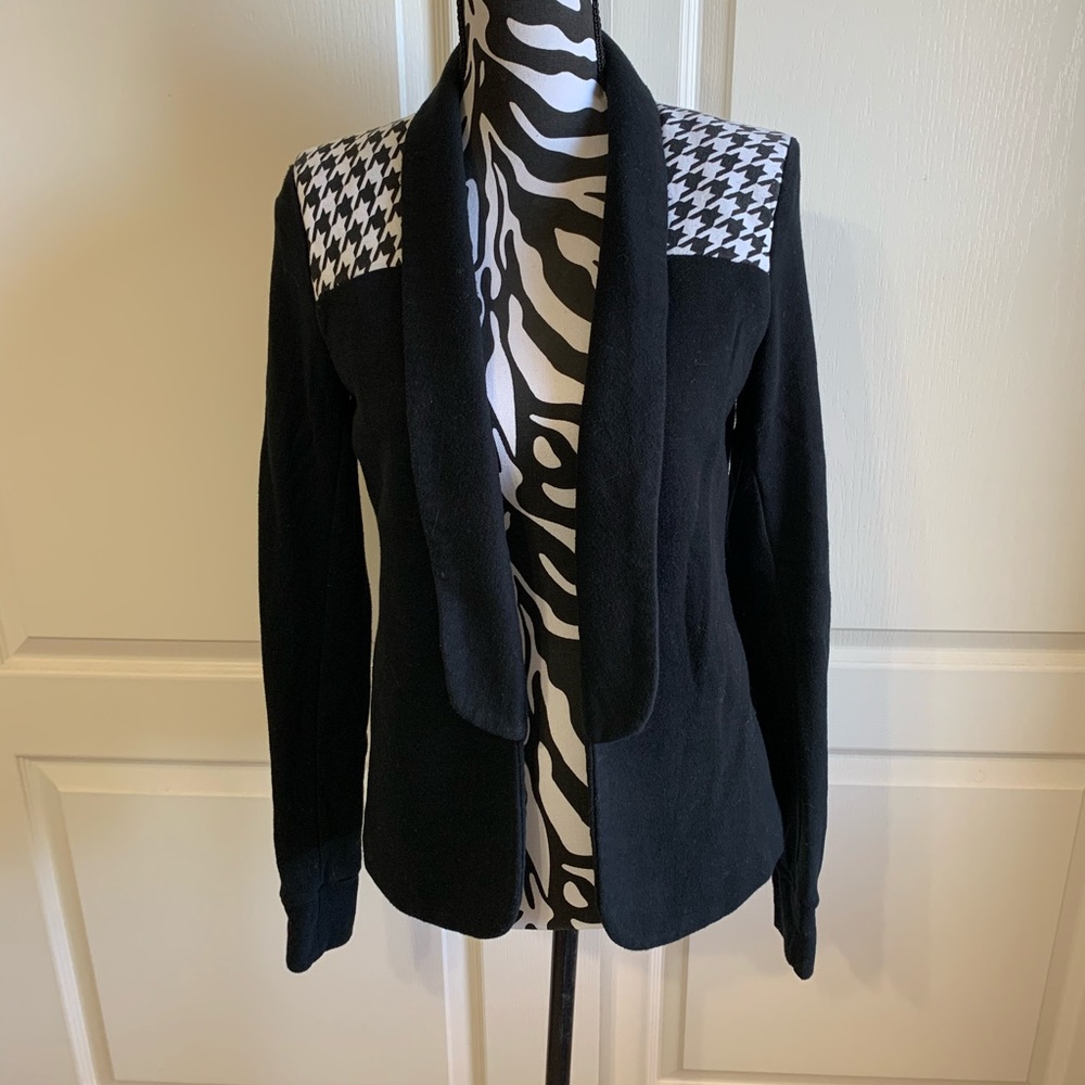 Blazer with shoulder details